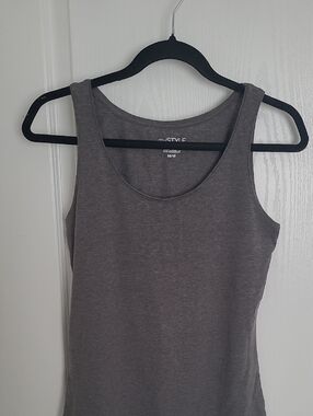 Women's Scoop Neck Tank Top in Heather Gray